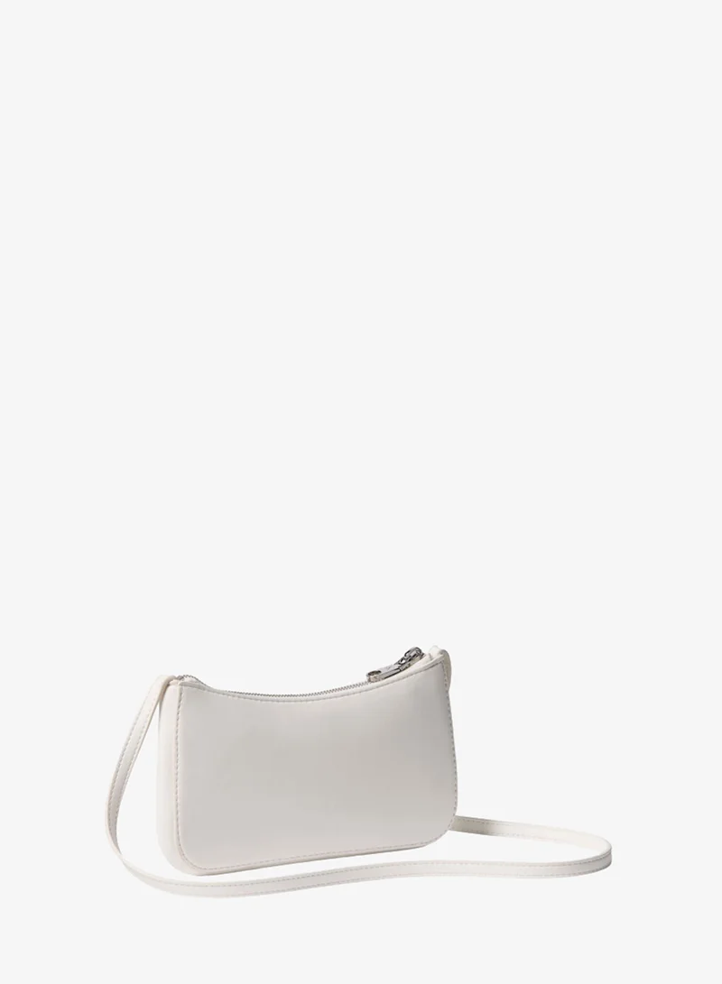 كالفن كلاين حقيبة كتف صغيرة بشعار